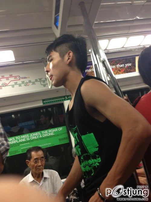 แอบดูหนุ่มบนรถไฟฟ้า