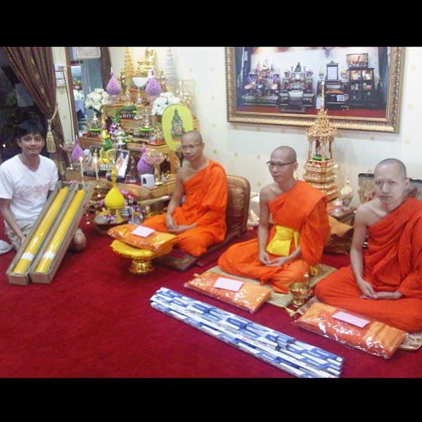 ส่องเหล่าดารา เข้าวัดทำบุญ วันอาสาฬหบูชา-วันเข้าพรรษา 2556