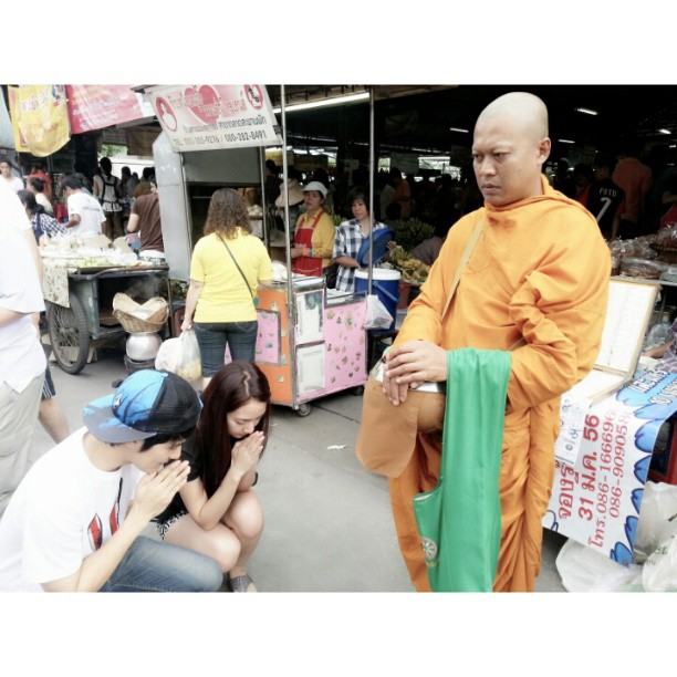 ส่องเหล่าดารา เข้าวัดทำบุญ วันอาสาฬหบูชา-วันเข้าพรรษา 2556