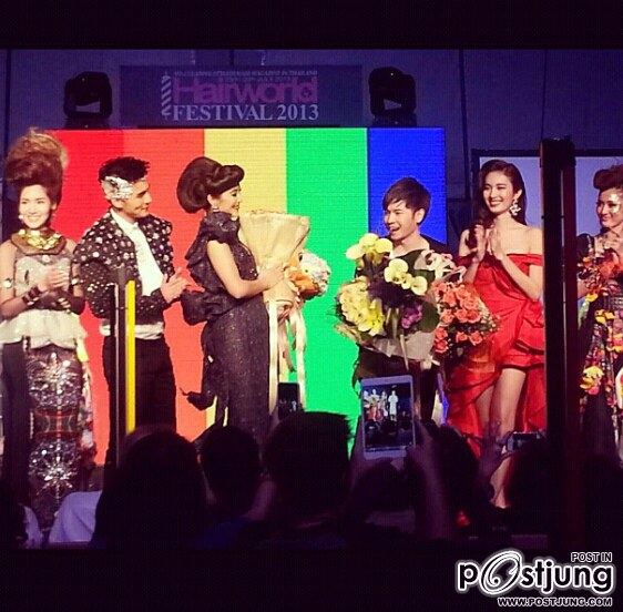 เมื่อสองนางเอกสาวสุดสวยระดับดีว่าของเมืองไทย ปอย ตรีชฏา กับ เอมมี่ มรกต โคจรมาเจอกัน ใครแซ่บกว่ากัน