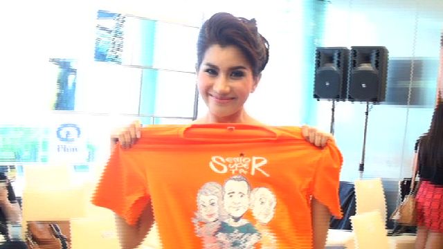 เหล่าดาราร่วมใจช่วยขายเสื้อ รายได้มอบให้มูลนิธิสวัสดิการนักแสดงอาวุโสโดยไม่หักค่าใช้จ่าย