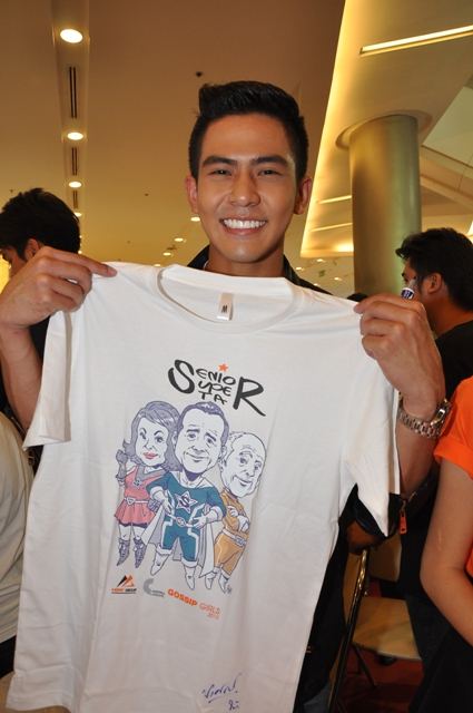 เหล่าดาราร่วมใจช่วยขายเสื้อ รายได้มอบให้มูลนิธิสวัสดิการนักแสดงอาวุโสโดยไม่หักค่าใช้จ่าย