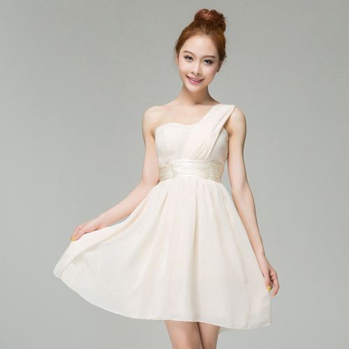 แฟชั่น ชุดยกน้ำชา สวยหวานและดูดี