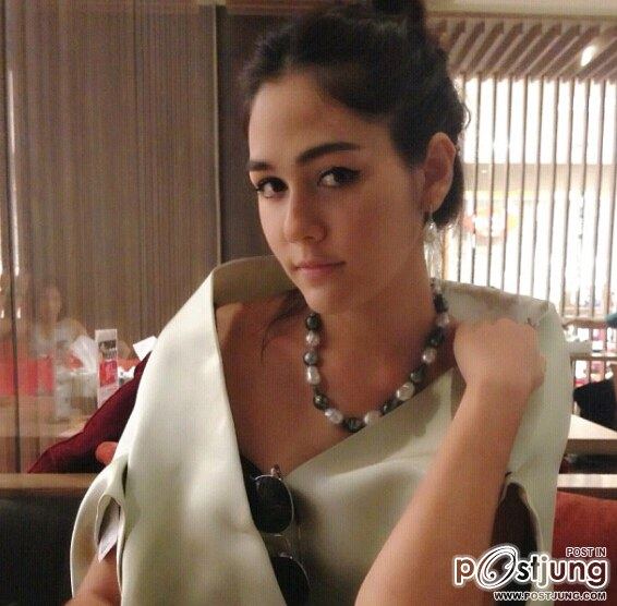 นางเอกสาวซุปเปอร์สตาร์สุดฮ๊อต ชมพู่ อารยา เอ.ฮาร์เก็ต ในวันหยุดพักผ่อน สบายๆ