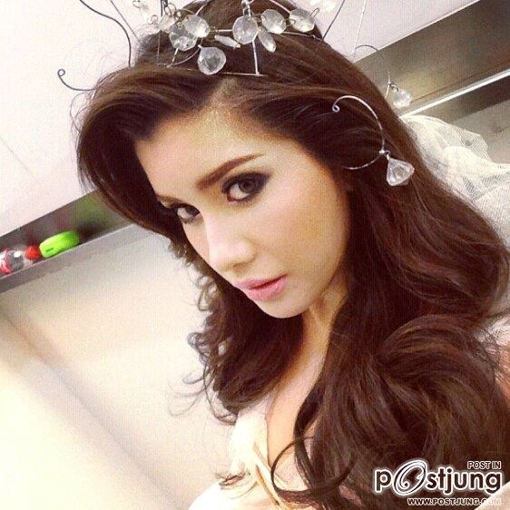เมื่อสองสาวสุดสวยและแซ่บ ปอย ตรีชฏา และ ปู ไปรยา โคจรมาเจอกัน ใครจะเริ่ดกว่ากัน