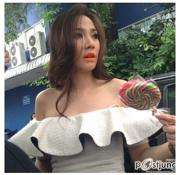 นางเอกซุปเปอร์สตาร์ อั้ม พัชราภา ไชยเชื้อ วันนี้ สีปาก นาง แซ่บมากๆ