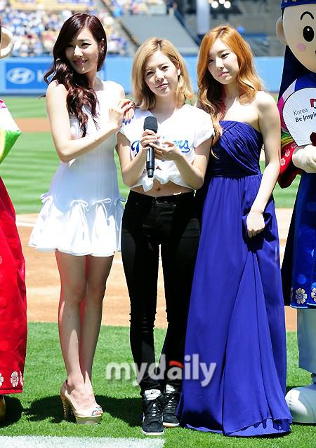 แทยอน+ทิฟฟานี่ ที่ Dodger stadium  @ America