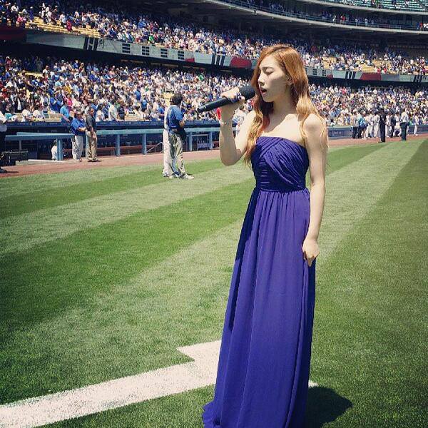 แทยอน+ทิฟฟานี่ ที่ Dodger stadium  @ America