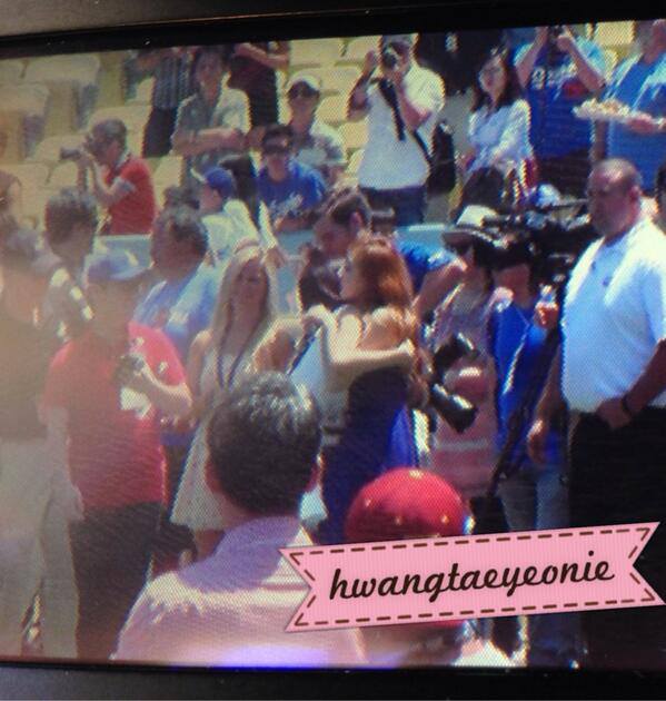 แทยอน+ทิฟฟานี่ ที่ Dodger stadium  @ America