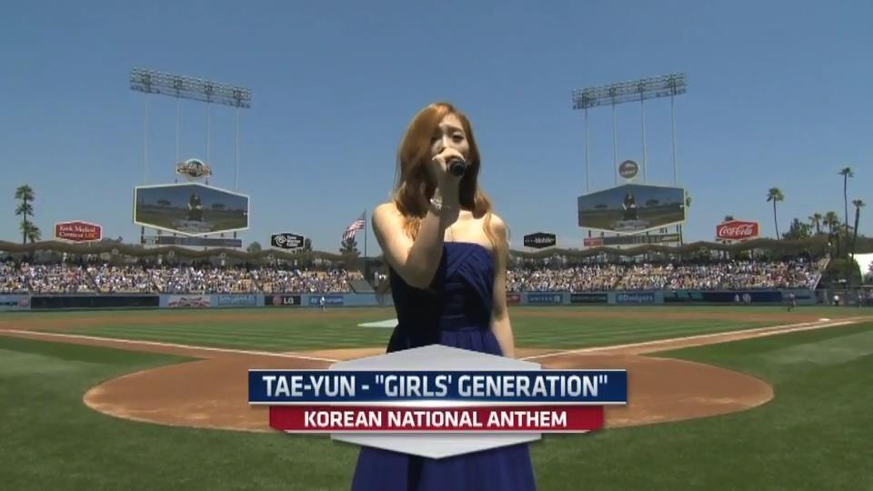 แทยอน+ทิฟฟานี่ ที่ Dodger stadium  @ America