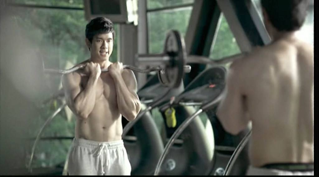 /พระเอก โฆษณายาสีฟัน ล่ำมาก/
