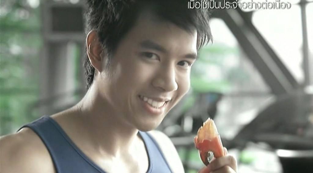 /พระเอก โฆษณายาสีฟัน ล่ำมาก/