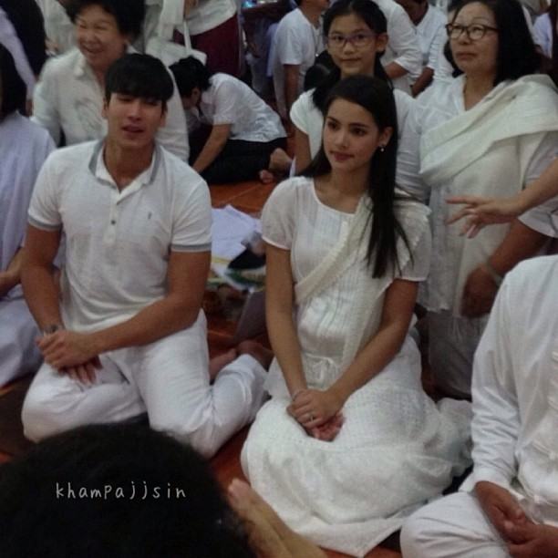 ณเดชน์ ญาญ่า ควงคู่ร่วมทำบุญพร้อมคุณแม่ ที่วัดนาหลวง