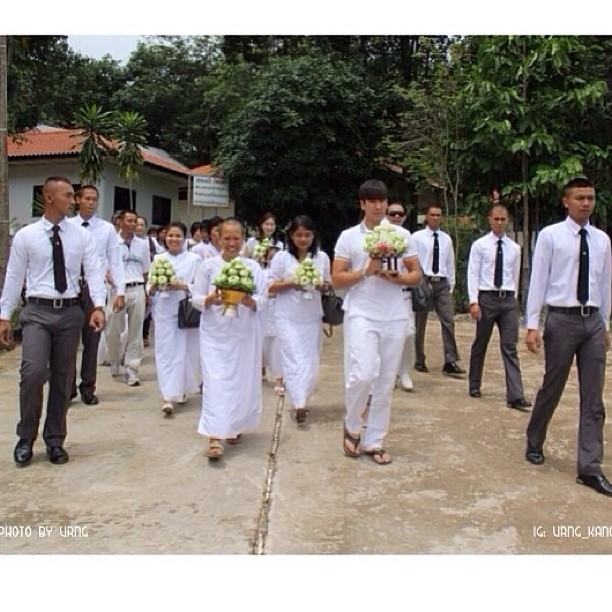 ณเดชน์ ญาญ่า ควงคู่ร่วมทำบุญพร้อมคุณแม่ ที่วัดนาหลวง