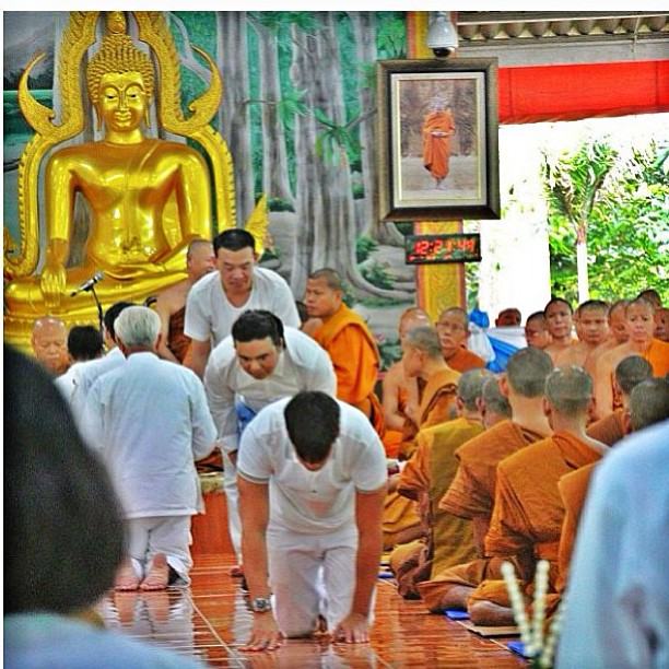 ณเดชน์ ญาญ่า ควงคู่ร่วมทำบุญพร้อมคุณแม่ ที่วัดนาหลวง