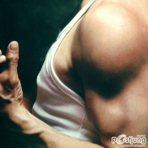 ป๊อป พิชฌพัฒน์(ต่อ แรงเงา)โชว์ซิกแพคสุดซิ๊ดด!! กล้ามเป็นมัดๆ