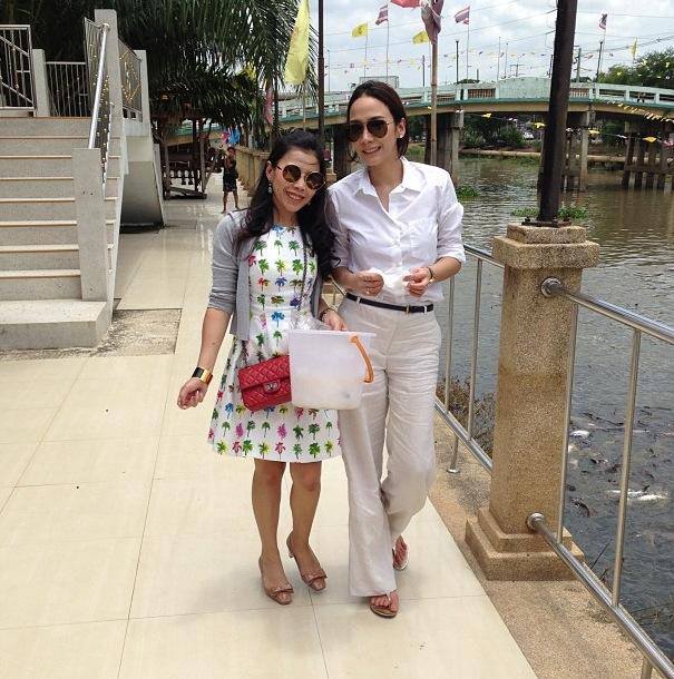 พี่อั้ม พัชราภา ทำบุญเนื่องในวันคล้ายวันเกิด คุณพ่อ สวย หน้าเด็ก น่ารักมากก