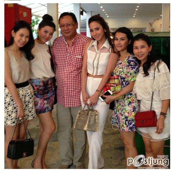 รวมภาพต่างๆ ของนางเอก ซุปเปอร์สตาร์ เบอร์หนึ่งของเมืองไทย อั้ม พัชราภา ในวันเกิดคุณพ่อของอั้ม