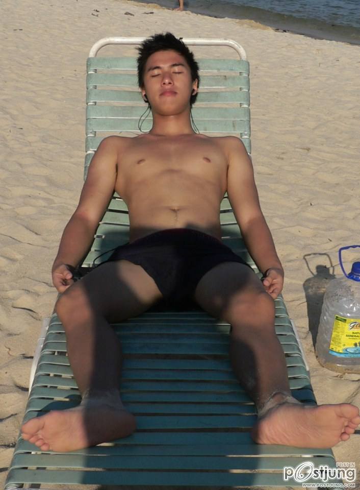 เด็กๆวัยกำลังโตน่าตาดี อวดซิกแพคกันเพียบ!!