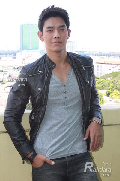 ดาราชายในฝันของใครหลายคน 27