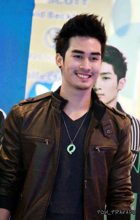 ดาราชายในฝันของใครหลายคน 31