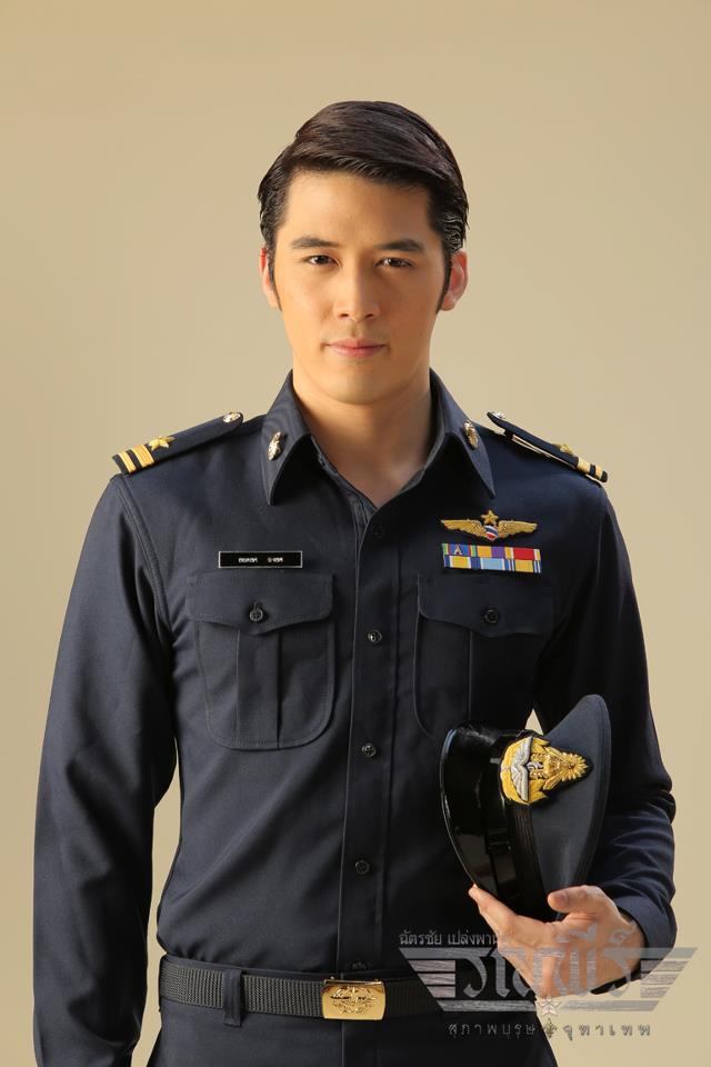 ดาราชายในฝันของใครหลายคน 33