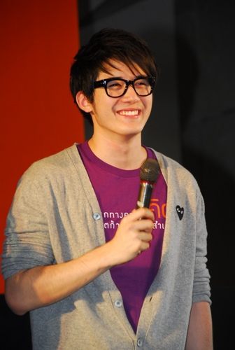 ดาราชายในฝันของใครหลายคน 33