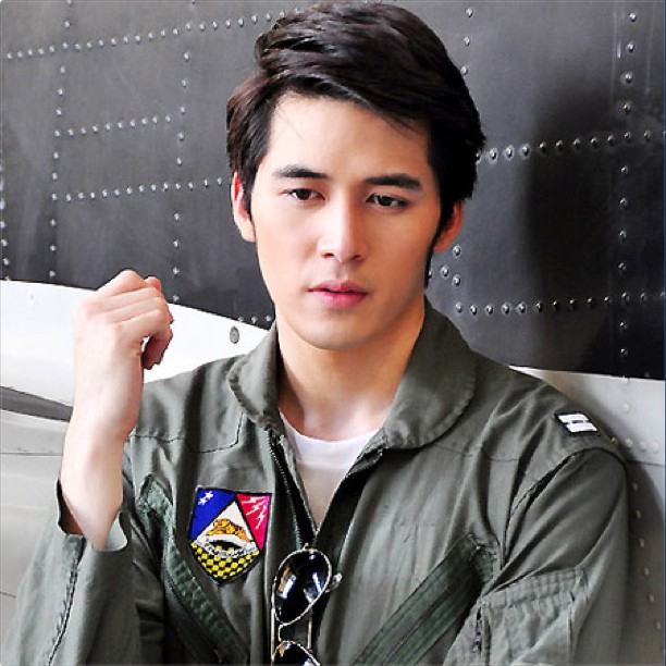ดาราชายในฝันของใครหลายคน 33