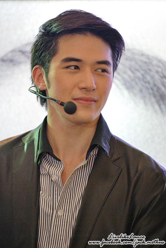 ดาราชายในฝันของใครหลายคน 33
