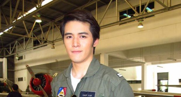 ดาราชายในฝันของใครหลายคน 33