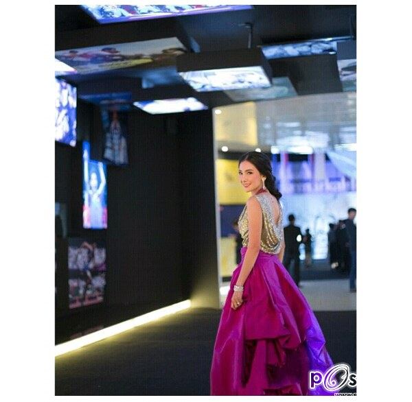 นางเอกสาวซุปเปอร์สตาร์มากความสามารถ นุ่น วรนุช สวยสง่างาม ในงานฉลองสุดยิ่งใหญ่แห่งปี 80 ปีบุญรอด