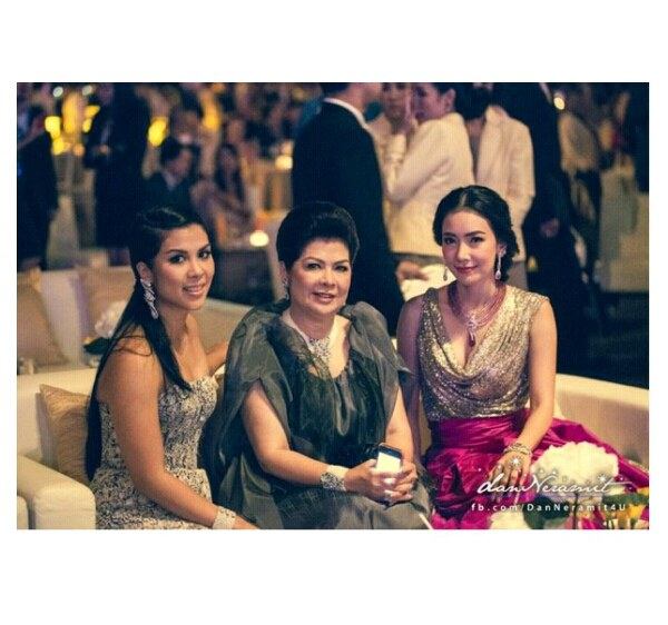 นางเอกสาวซุปเปอร์สตาร์มากความสามารถ นุ่น วรนุช สวยสง่างาม ในงานฉลองสุดยิ่งใหญ่แห่งปี 80 ปีบุญรอด