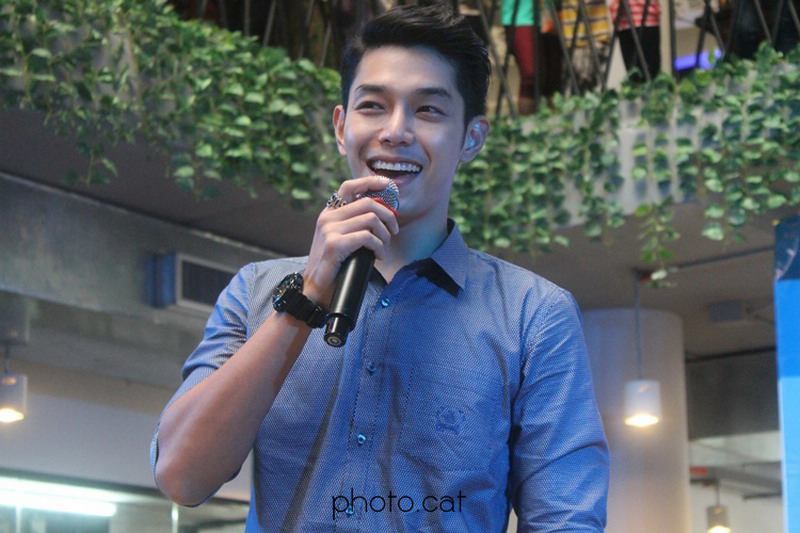 ขอร้อง อย่าเยอะ ดารา แถว หน้า แถวล่าง ก็ ทำให้ ห้างแตก ได้ ค่ะ