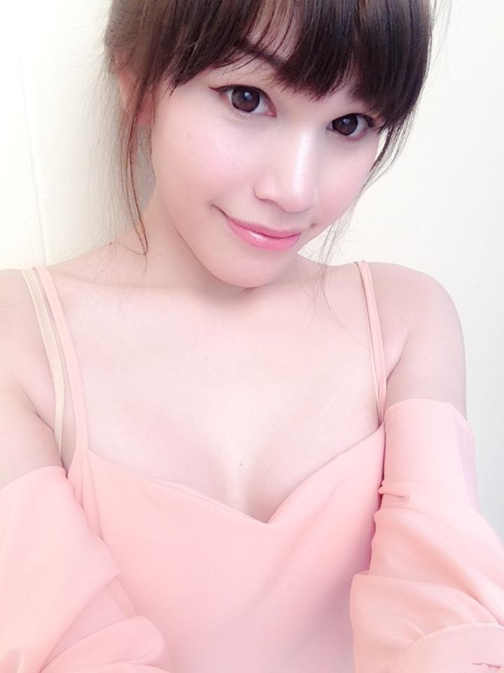 มินนี่ค่ะ สวยจนผู้หญิงต้องหลบไป
