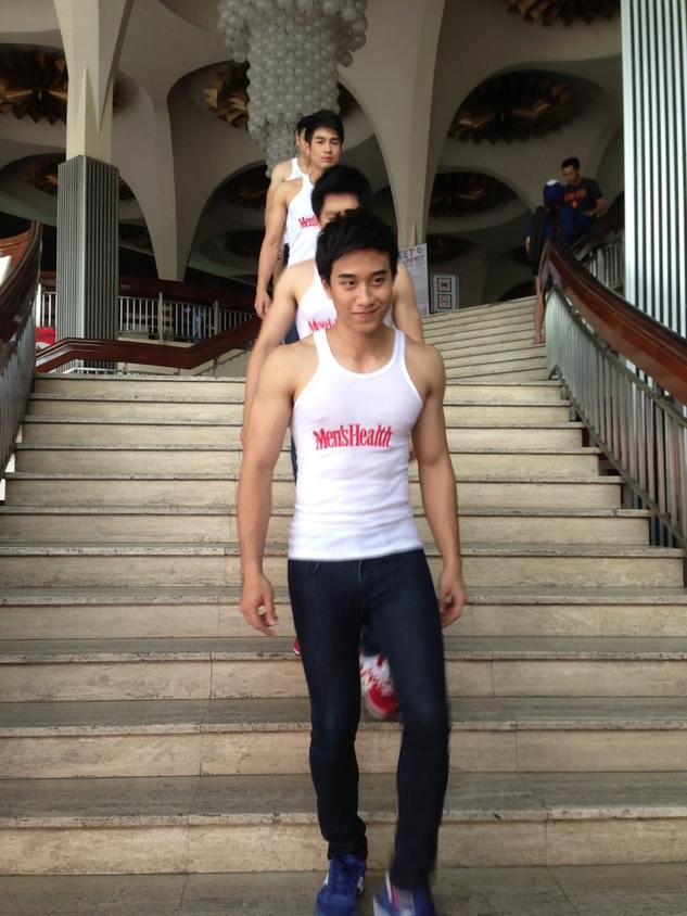 รูปหล่อกล้ามหย่ายยยใครสักคน 10 คนนี้เลือกใครดี??