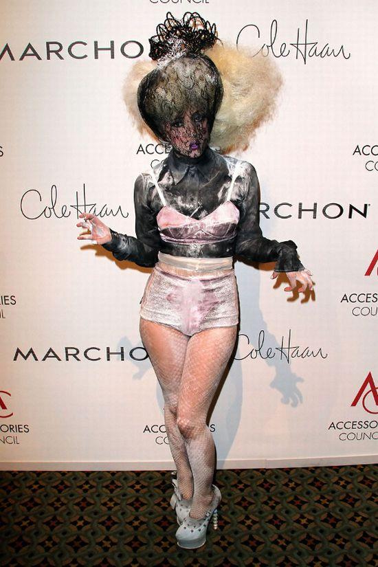 แฟชั่นและการแต่งตัวแปลกๆของ Lady Gaga