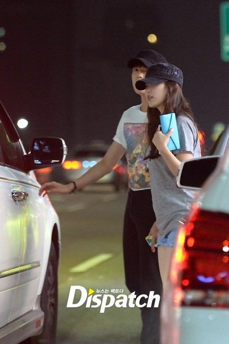 แอบถ่าย ไอยู อีฮยอนอู แอบไปดูหนังกลางดึกตามลำพัง