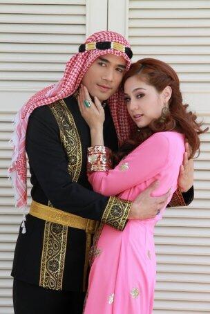 ขวัญ อุษามณี มีหนุ่มหล่อนำดอกไม้มาให้ ติดตามดูคืนนี้ในละคร ฟ้าจรดทราย