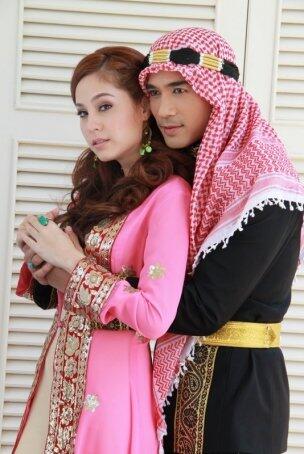 ขวัญ อุษามณี มีหนุ่มหล่อนำดอกไม้มาให้ ติดตามดูคืนนี้ในละคร ฟ้าจรดทราย