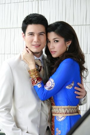 นางร้ายละครฟอร์มยักษ์ 'ฟ้าจรดทราย' เอมมี่ มรกต 'แคชฟีย่า'