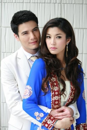 นางร้ายละครฟอร์มยักษ์ 'ฟ้าจรดทราย' เอมมี่ มรกต 'แคชฟีย่า'