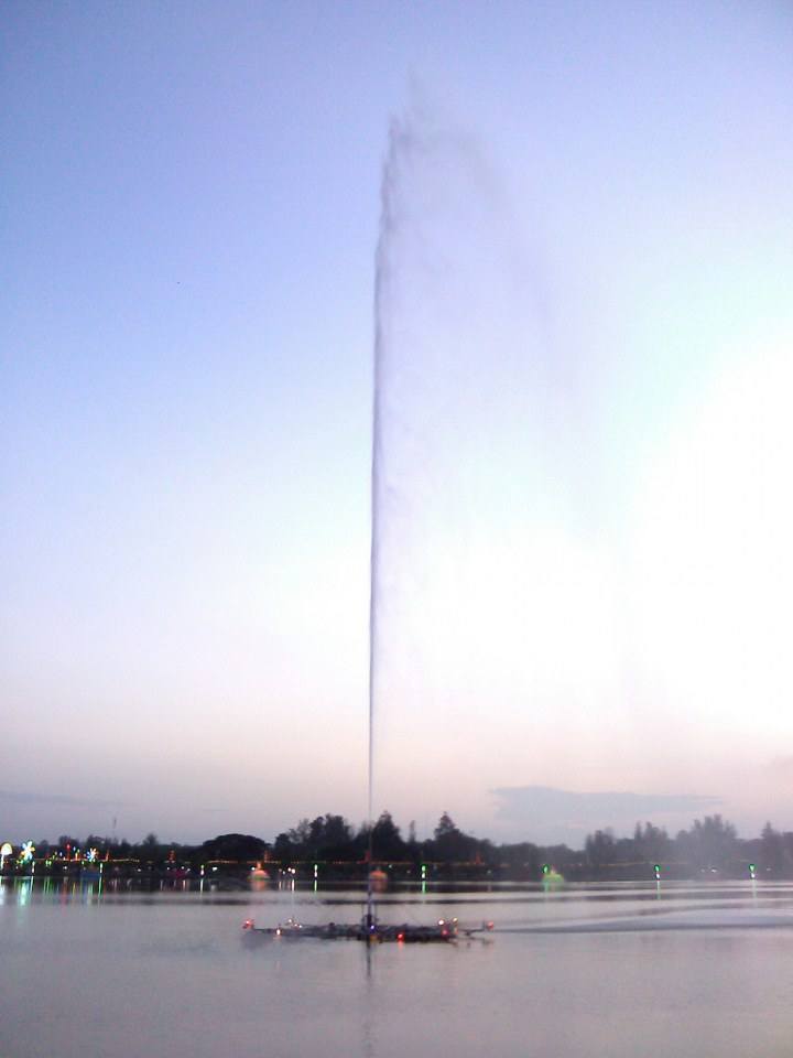 น้ำพุสูง 80เมตร ที่บุ่ง
