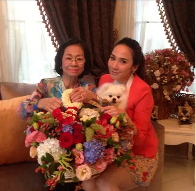 อั้ม พัชราภาคนสวยในวันแม่แห่งชาติ รักแม่ทุกวันนะคะ