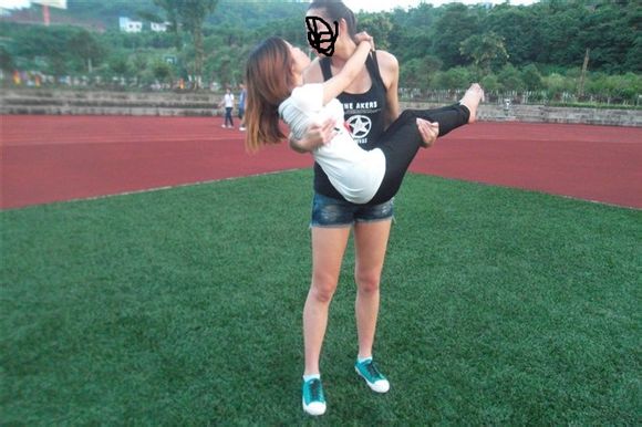 อุ้มเพื่อน..