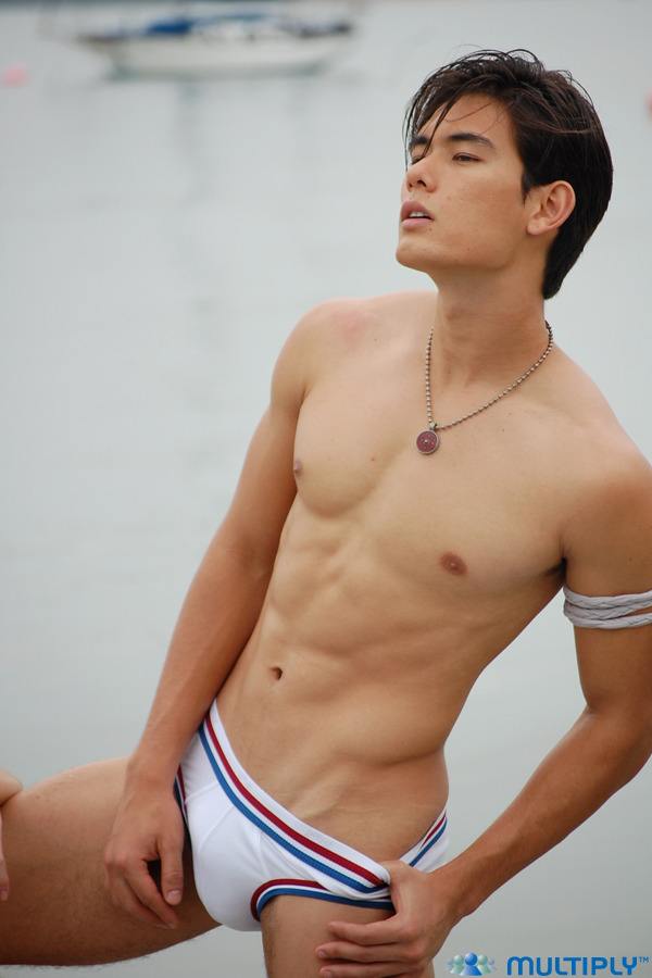 หนุ่มเอเชียมาเป็นคู่