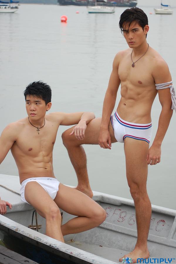 หนุ่มเอเชียมาเป็นคู่