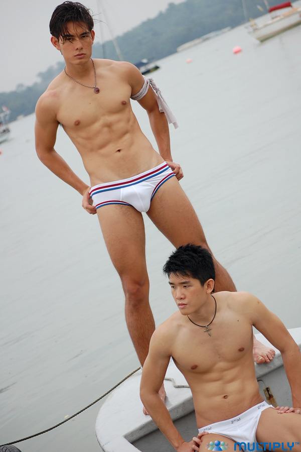 หนุ่มเอเชียมาเป็นคู่