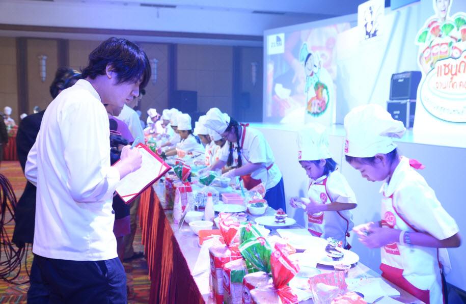 บรรยากาศ ตอนน้องๆลงมือทำแซนวิชกันจ้า