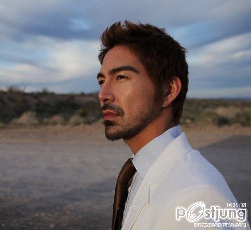 31-year-old director/model 쿨케이 (Cool K)