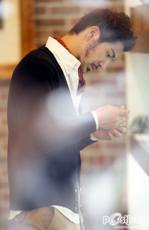31-year-old director/model 쿨케이 (Cool K)
